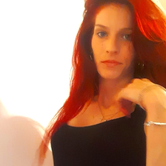 Meet your Posher, Nadine - Picture 1 of 2